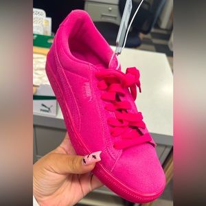 LITERALLY NEVER WORN, COMES WITH STADIUM GOODS TAG  AND  ORIGINAL BOX